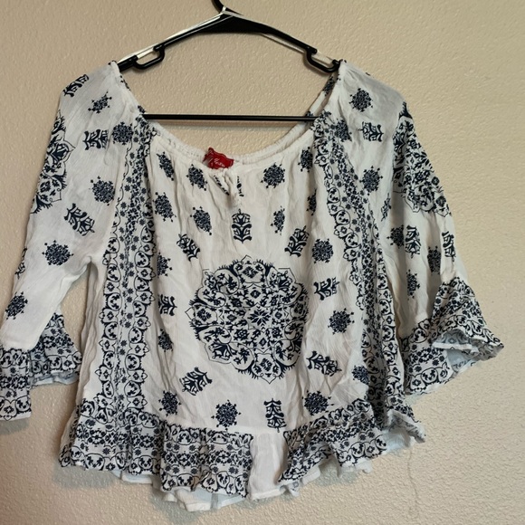 Patterned Blouse - Picture 2 of 3